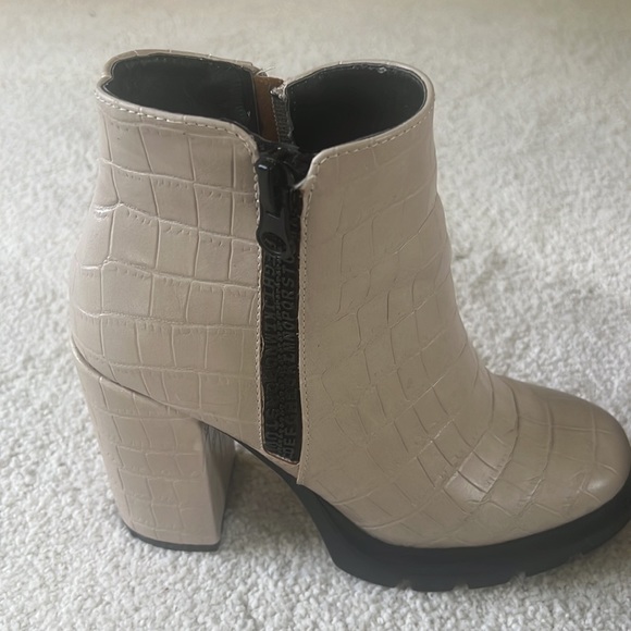 Like new boots - Picture 2 of 2